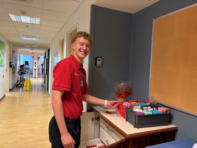 Student volunteer gains knowledge toward career, delivers support at Carle Health Pekin Hospital